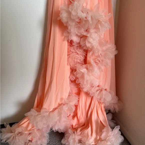 Elegant Peach Nightgown with Ruffle Details - Picture 3 of 6